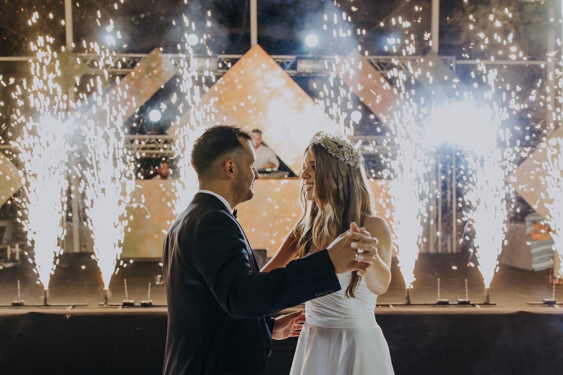 Boda — el primer baile entre chispas, evento a cargo de Cecilia Eriksson Eventos