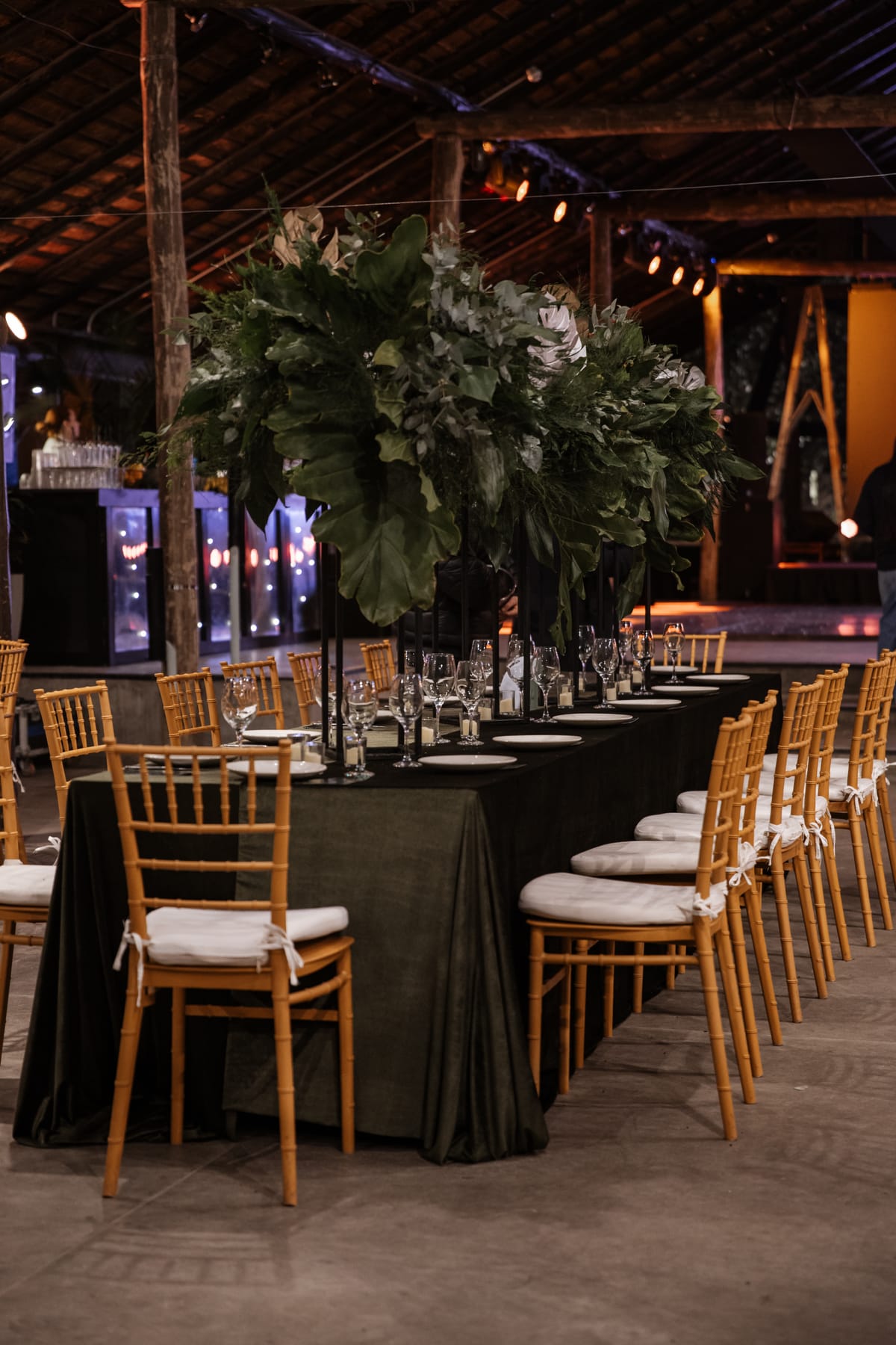 Evento — mesa larga ambientada por Cecilia Eriksson Eventos