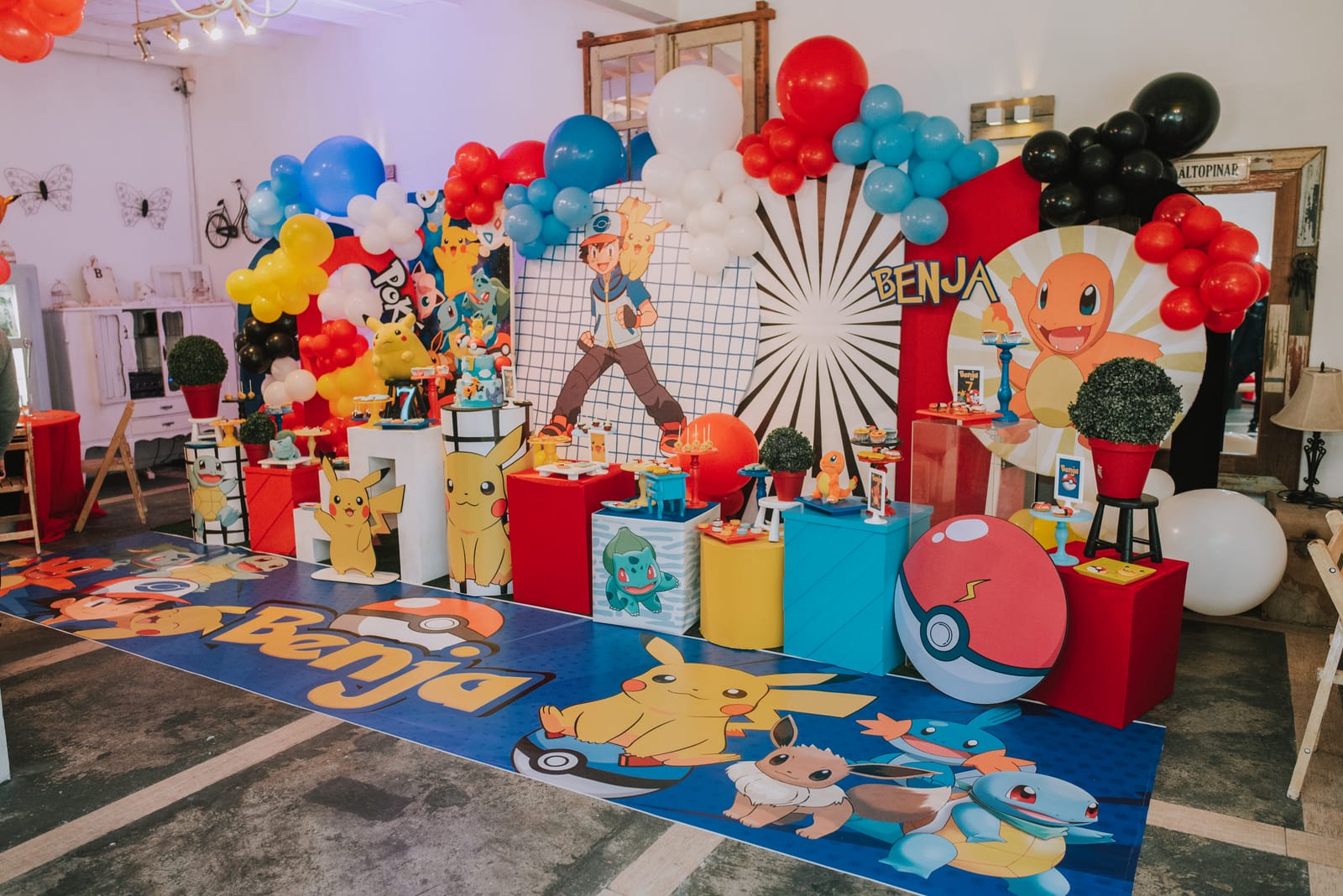 Cumpleaños infantil temática Pokémon — puesta principal ambientada por Cecilia Eriksson Eventos