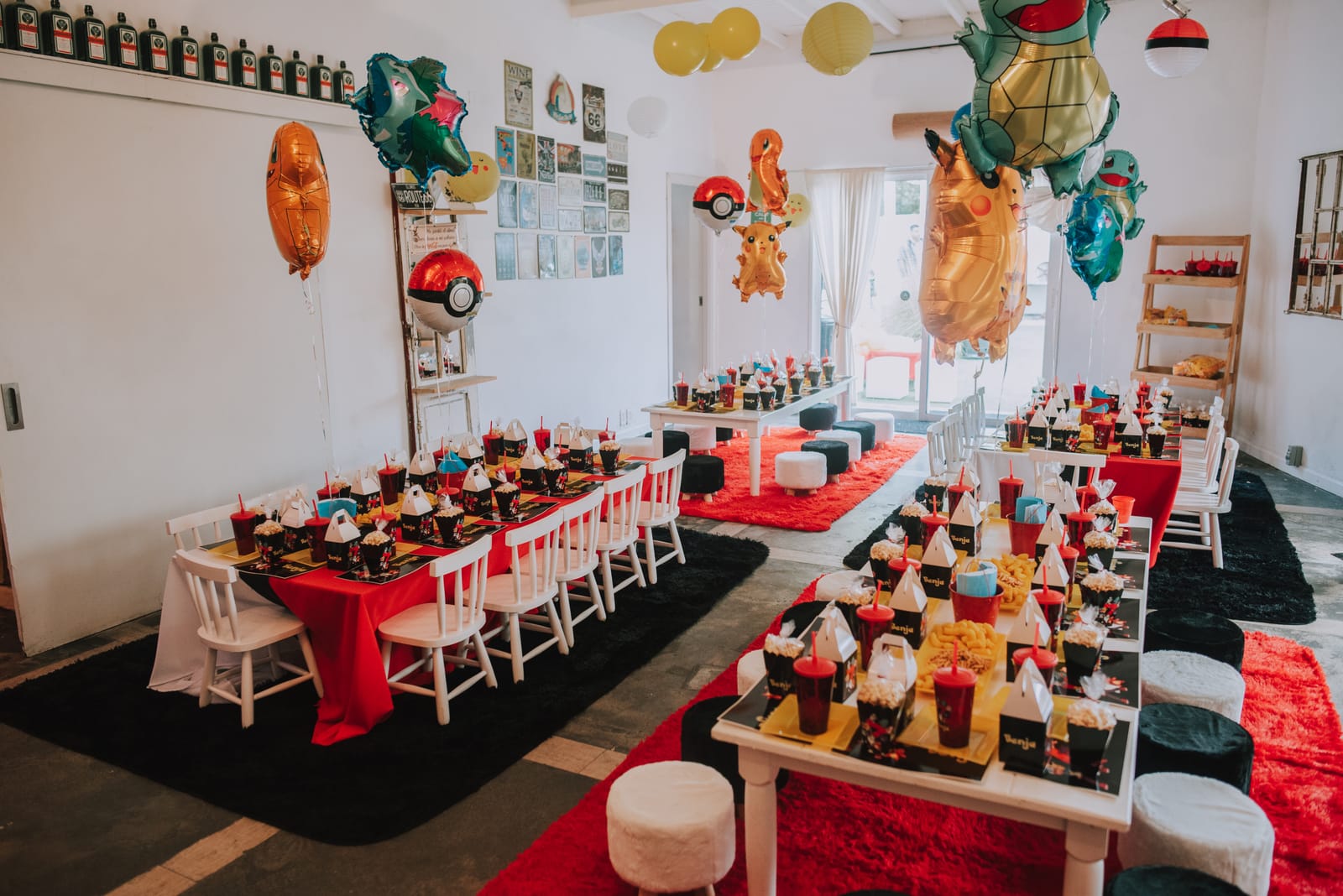 Cumpleaños infantil temática Pokémon — mesa larga ambientada por Cecilia Eriksson Eventos