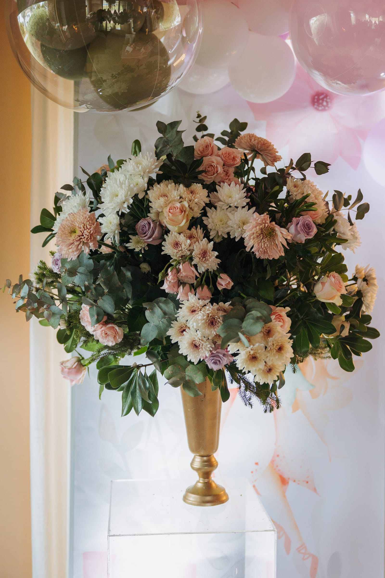 Cumpleaños infantil — centro de mesa floral ambientado por Cecilia Eriksson Eventos